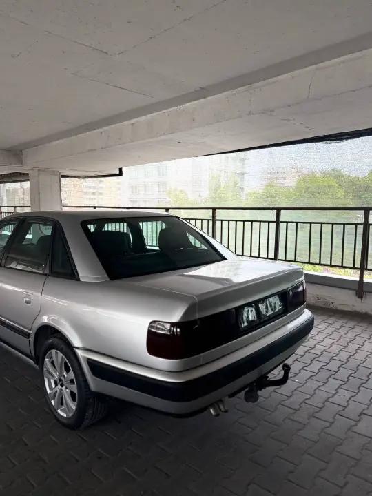 Audi 100