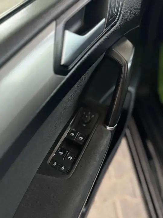 VOLKSWAGEN TOURAN-