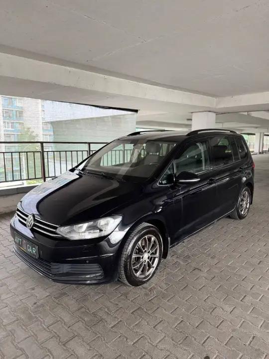 VOLKSWAGEN TOURAN-