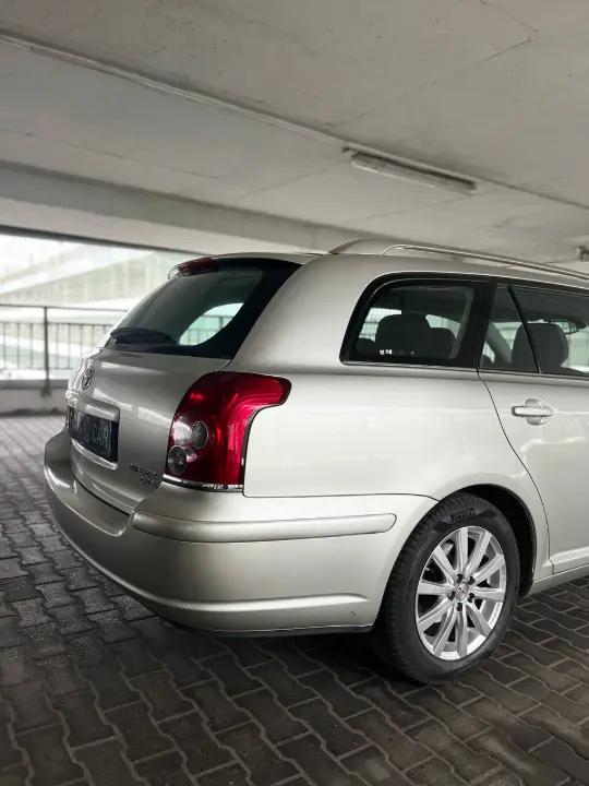 TOYOTA AVENSIS