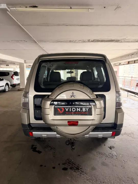 MITSUBISHI PAJERO