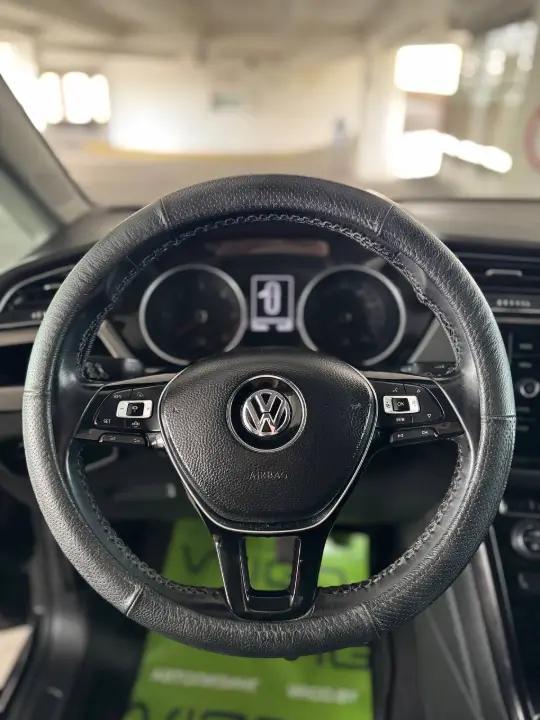 VOLKSWAGEN TOURAN-