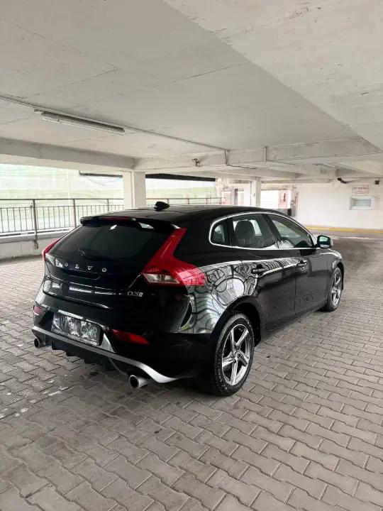 Volvo V 40
