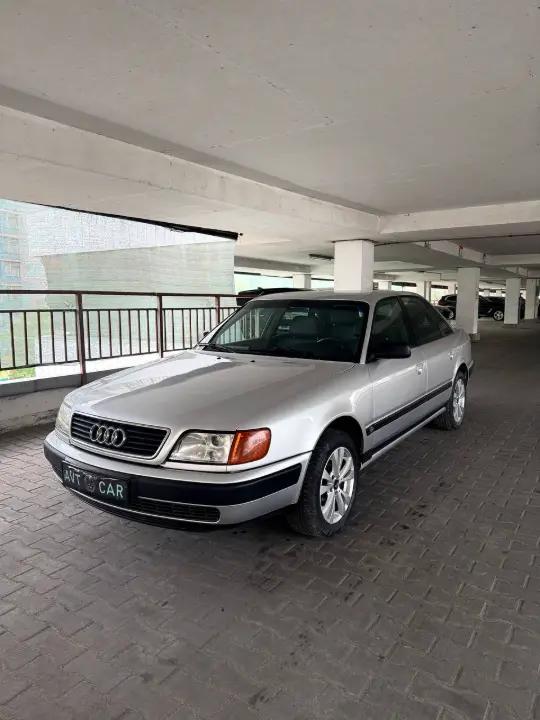 Audi 100