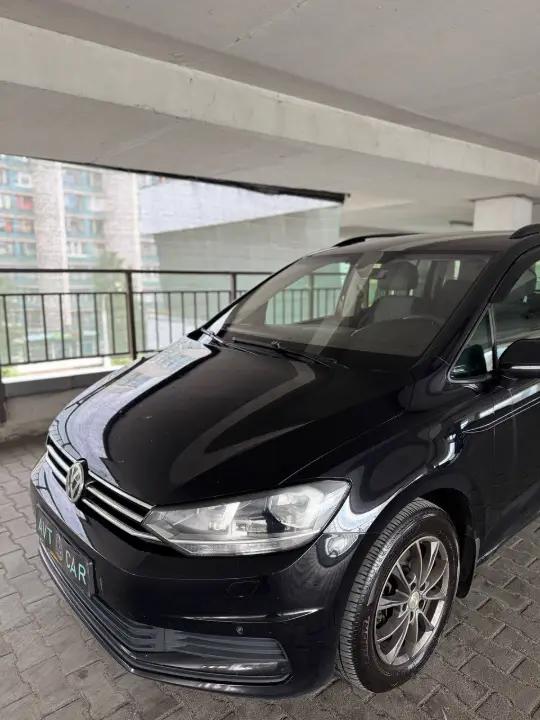 VOLKSWAGEN TOURAN-
