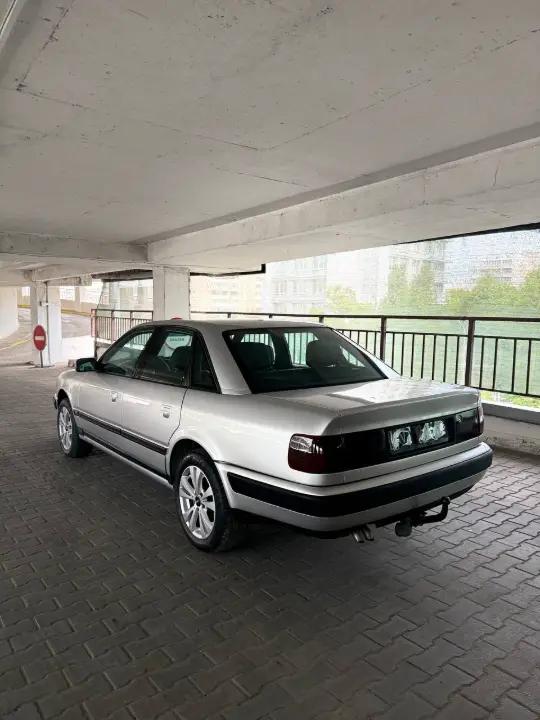 Audi 100