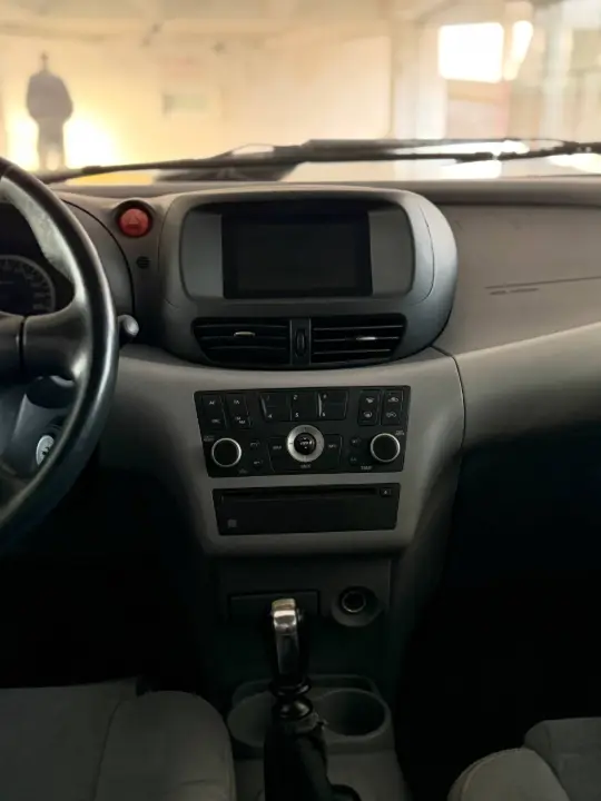 Nissan Almera Tino, фотография 14